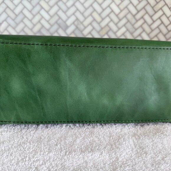 Portland Leather Small Raindrop Crossbody Bag $240 Retail. NWOT. - Picture 5 of 11